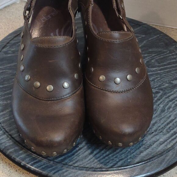 ๐ Dansko. Studded Leather Heeled Clogs Size 38  โโโA7 - Picture 2 of 5